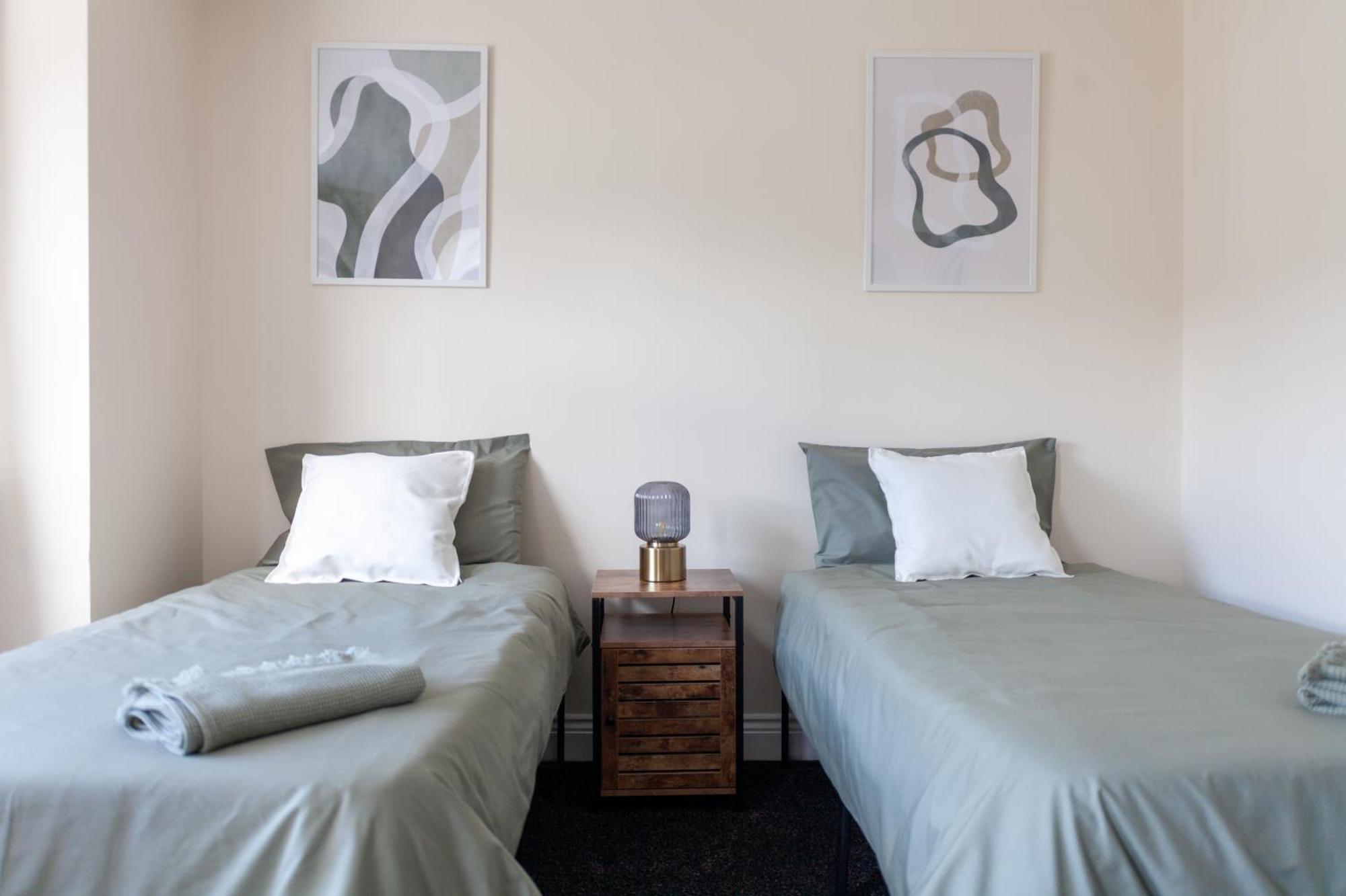 Arte Stays Serviced Houses Stratford - 3 Bedrooms 2 Bathrooms Houses London, Stratford, Maryland, Free Parking, Garden, Weekly Or Monthly Stays - Up To 8 Guests Extérieur photo