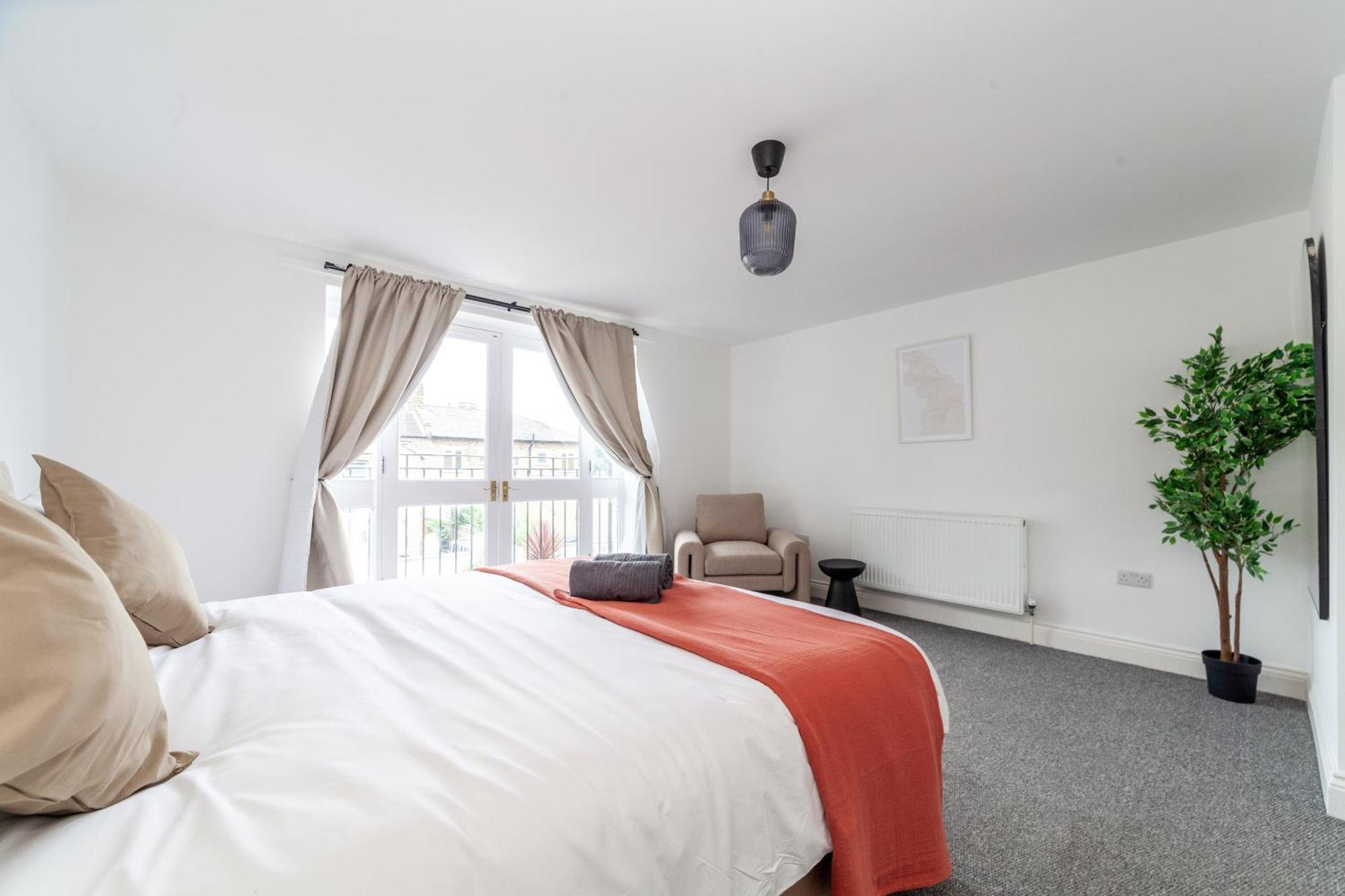 Arte Stays Serviced Houses Stratford - 3 Bedrooms 2 Bathrooms Houses London, Stratford, Maryland, Free Parking, Garden, Weekly Or Monthly Stays - Up To 8 Guests Extérieur photo